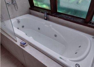 Bagno con vasca idromassaggio